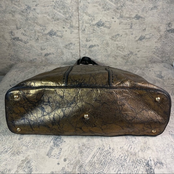 Yves Saint Laurent Rive Gauche Textured Leather Large Muse Tote - Picture 7 of 16